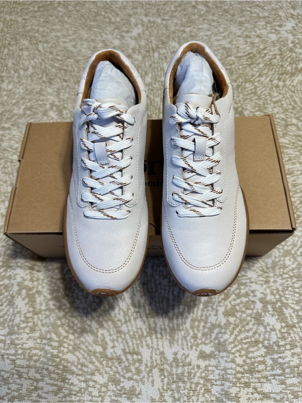 Born Alma White sneaker